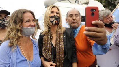 Viviana Canosa otra vez en la ola de la tormenta