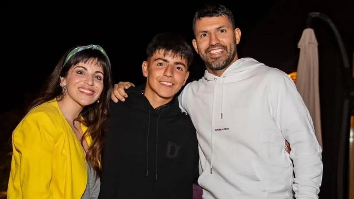 Gianinna Maradona y el Kun compartiendo en el cumple de su hijo