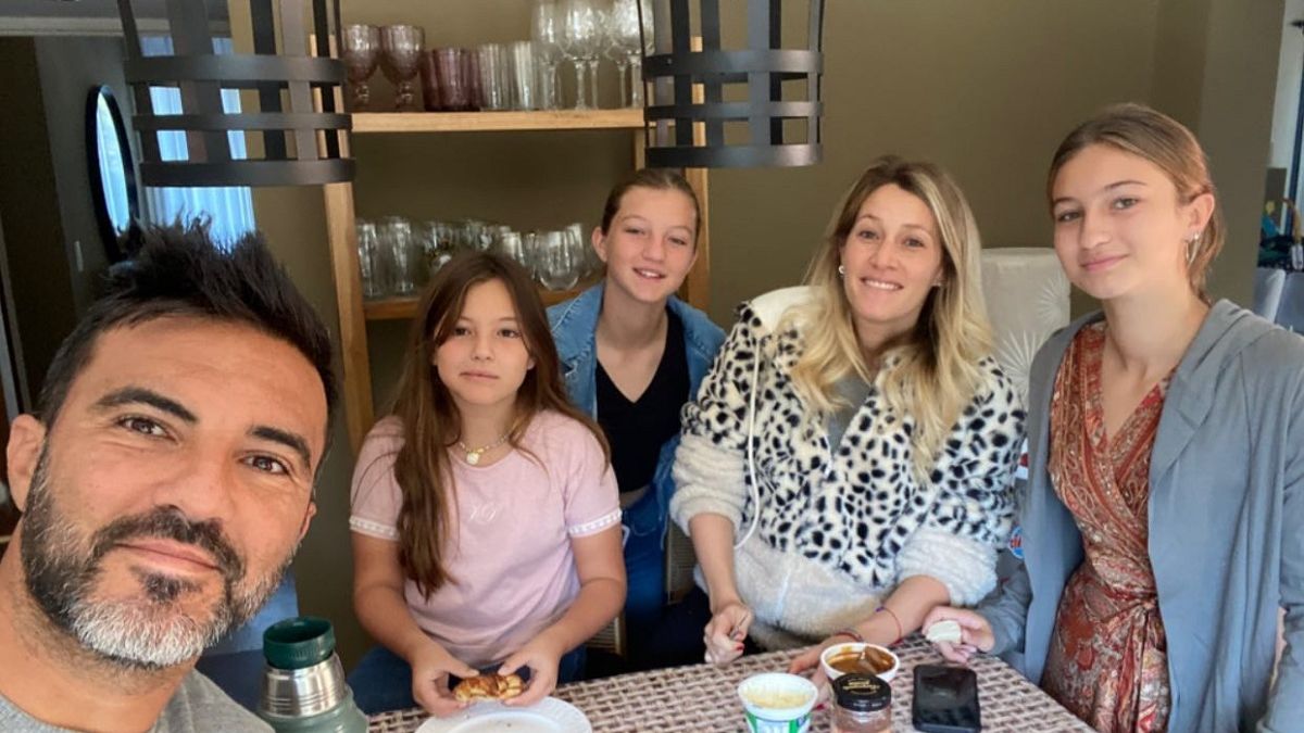 Fabián Cubero posteó la primera foto de sus hijas con Luca en casa