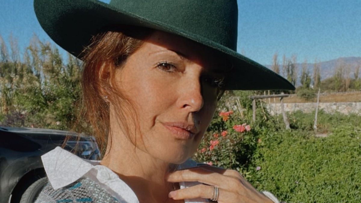 Isabel Macedo lució un bikini total black ideal para ir a la playa