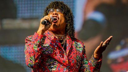  La Mona Jiménez reversionó el Himno Nacional en cuarteto