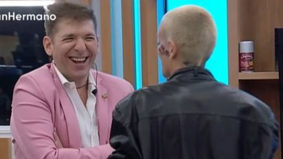 Se supo qué tenía escrito Gastón Trezeguet en la mano durante su visita a la casa de 'Gran Hermano'