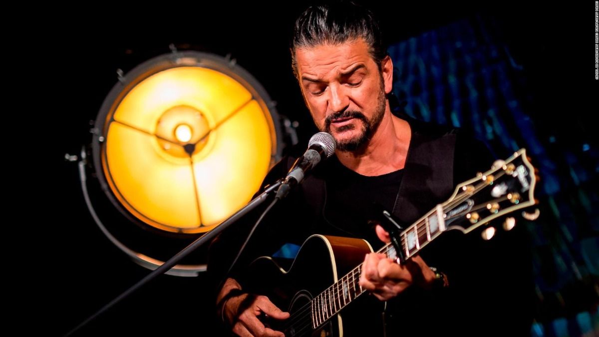 Ricardo Arjona hará un show a la luz de las velas