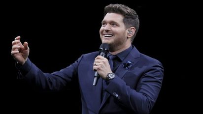 Michael Bublé cantó en la final de American Idol y así lo apoyaron sus hijos y Luisana Lopilato